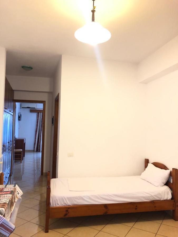 Center Hotel Pirro Himare Exterior photo