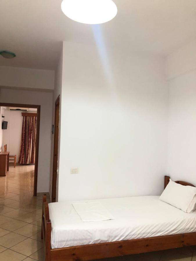 Center Hotel Pirro Himare Exterior photo