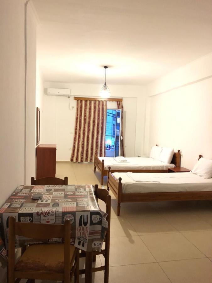 Center Hotel Pirro Himare Exterior photo