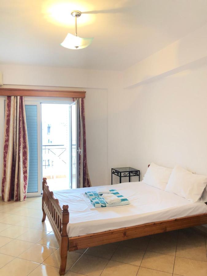Center Hotel Pirro Himare Exterior photo