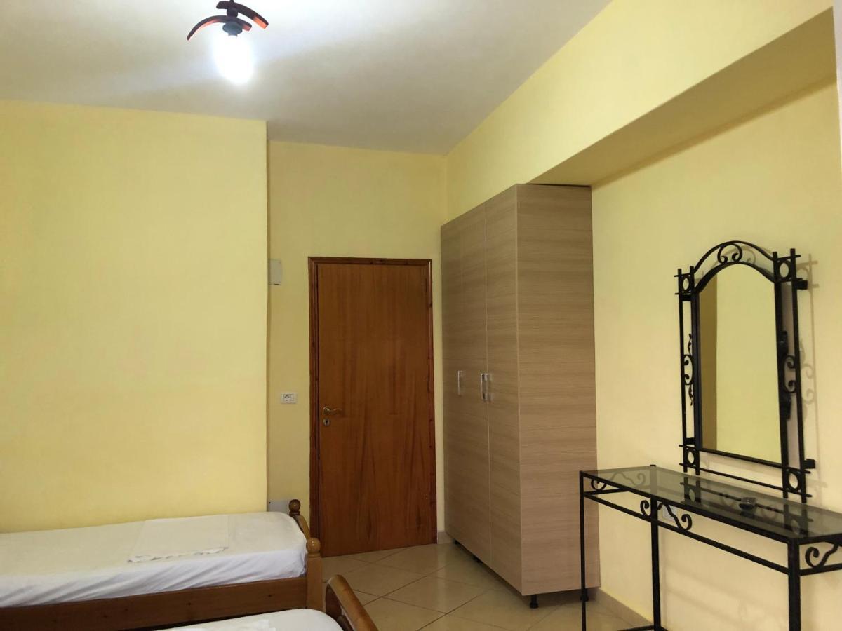 Center Hotel Pirro Himare Exterior photo