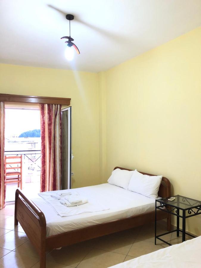 Center Hotel Pirro Himare Exterior photo